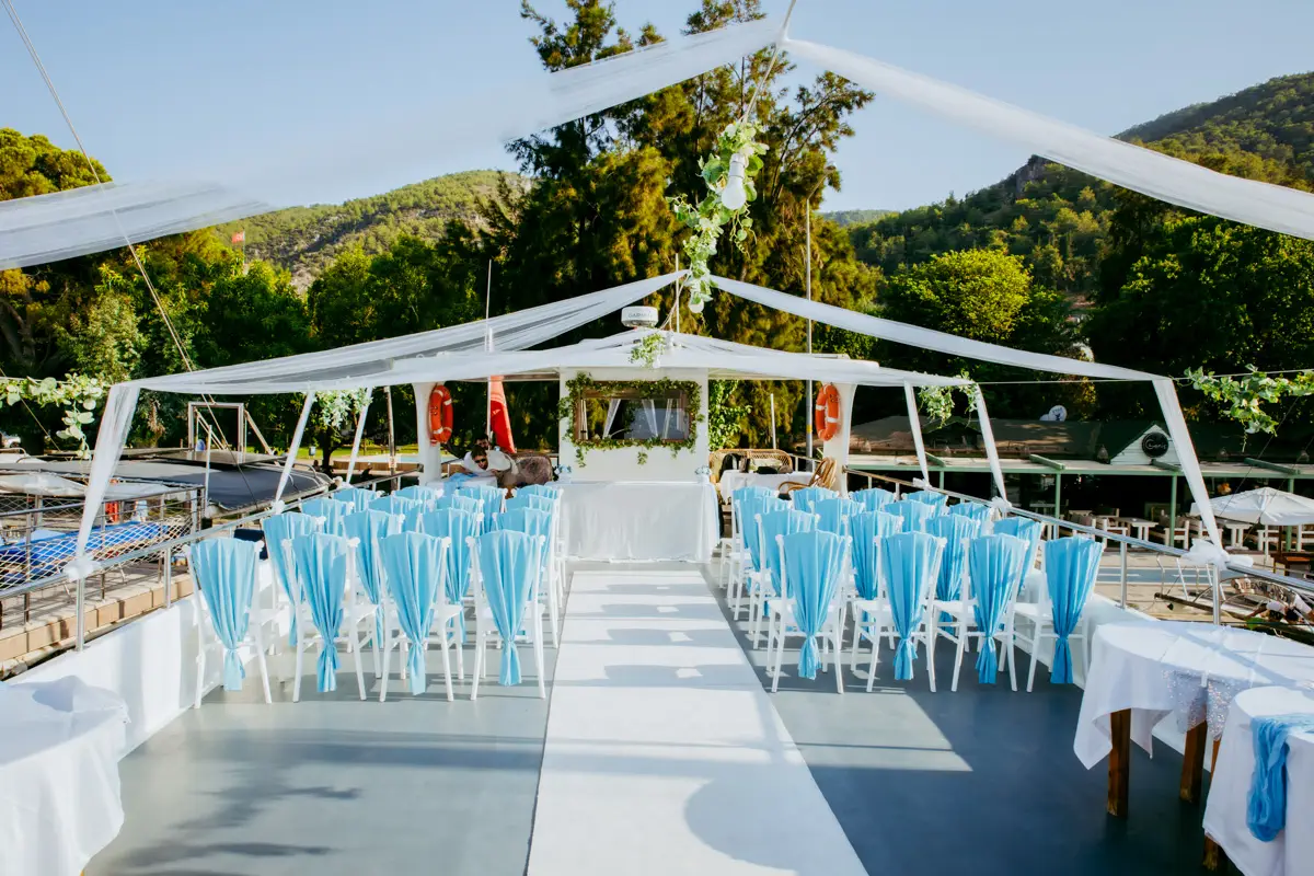 INTIMATE YACHT WEDDING