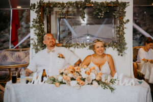 BRIDAL TABLE FLORAL CASCADE