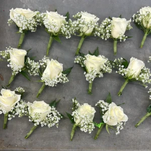 BRIDESMAIDS BOUQUETS & BUTTONHOLES